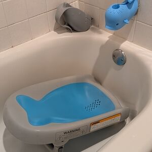 Gray and Blue Baby Bath Seat